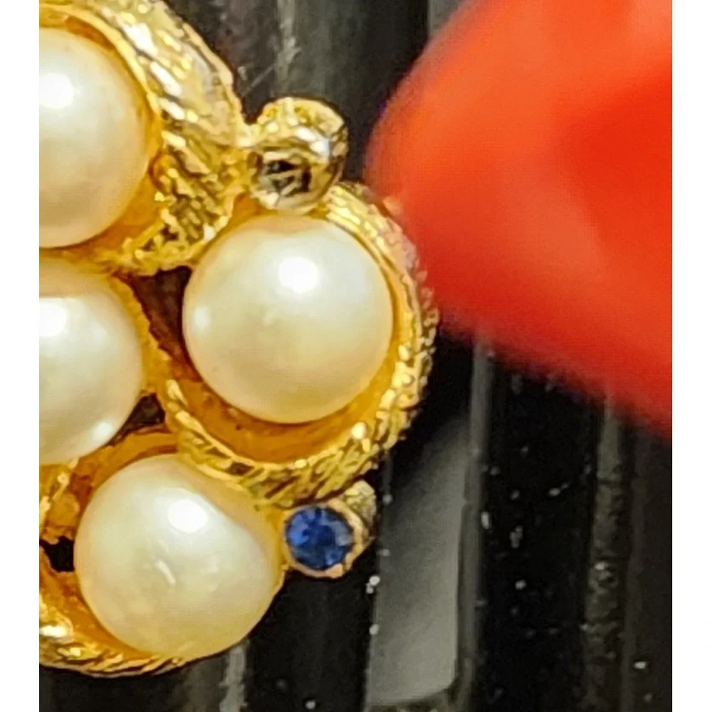 VTG Gold Tone Faux Pearl Cluster Ring Blue Rhinestone Accents Size 5.5 READ